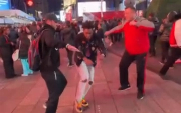 На Times Square станцевали «андижанскую польку»
