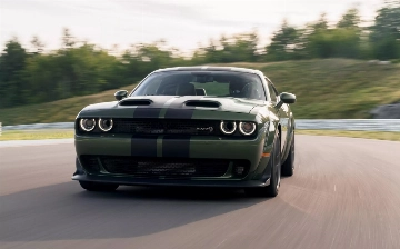 Dodge озвучил цены на новые Charger и Challenger