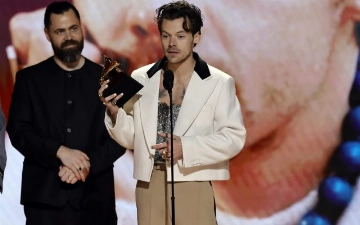 Гарри Стайлса заметили с другой девушкой после поцелуя с Эмили Ратаковски