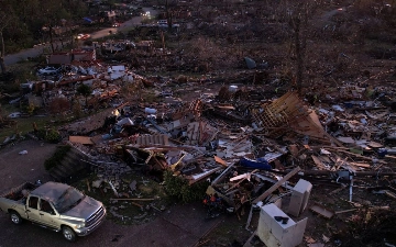 Число жертв торнадо в США достигло 32