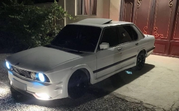 В Узбекистане продают полностью рабочий BMW по цене двух iPhone