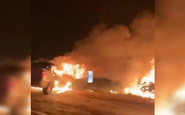 В Кашкадарье Cobalt и Spark загорелись после столкновения: один из водителей умер на месте (видео)