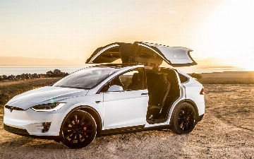 Tesla отзывает Model X из-за неисправных камер заднего вида