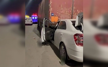 В Ташкенте Cobalt врезался в прицеп грузовика, есть погибший