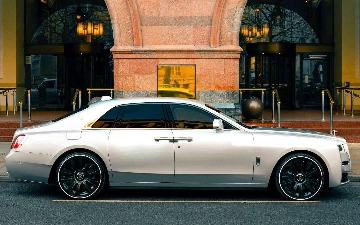 В сети показали Rolls-Royce, сделанный в честь города Манчестер