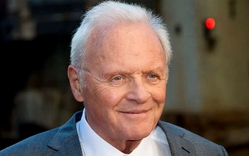 Энтони Хопкинса заметили на съемках в образе Зигмунда Фрейда