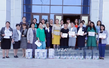 В Сурхандарье победительницам конкурса за лучшие инновационные идеи подарили термосы