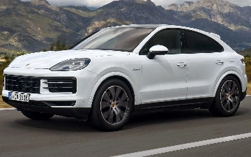 Porsche презентовал обновленные Cayenne и Cayenne Coupe