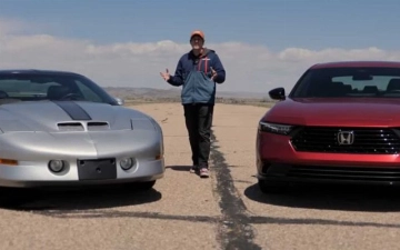 Honda Accord Hybrid 2023 модельного года пытается обогнать старенький Pontiac Trans Am