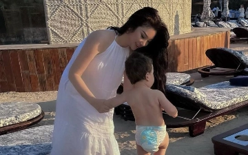 Асаль Шодиева взяла заболевшего сына с собой на съемку