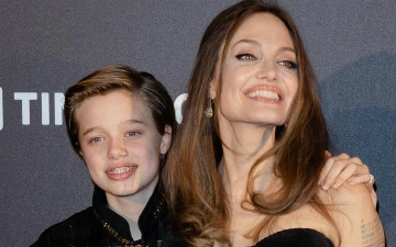 Дочь Анджелины Джоли и Брэда Питта сменила имидж