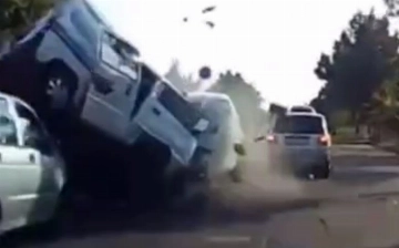 Под Ташкентом лоб в лоб столкнулись Spark и Damas, есть погибший (видео)