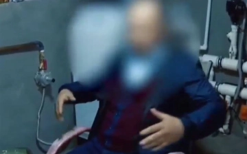 В Ташкенте сын и мать устроили самосуд над мужчиной за невозврат денег (видео)