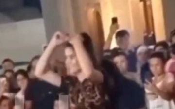 В Бухаре девушки станцевали возле медресе и попали под критику