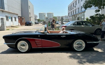 BYD создал родстер на базе Chevrolet Corvette 1958 года