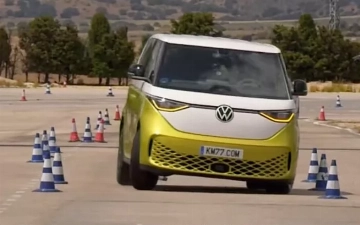 Volkswagen ID. Buzz хорошо справился с лосиным тестом