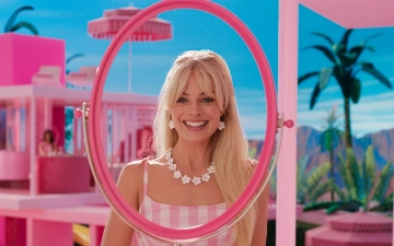 Марго Робби штрафовала тех, кто не носил розовое на съемках «Барби»