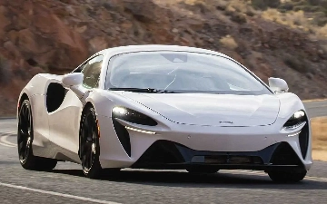 McLaren задерживает поставки подключаемого гибрида Artura на четыре месяца