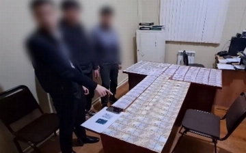 В Термезе практиканты банка украли более 75 млн сумов с карты мужчины (видео)