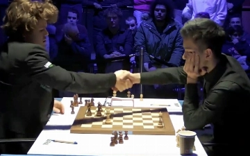 Абдусатторов уступил Карлсену в финале Aimchess Rapid