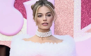 Марго Робби воссоздала образ Барби 60-х годов