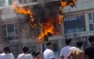 В Джизаке загорелся торговый комплекс (видео)