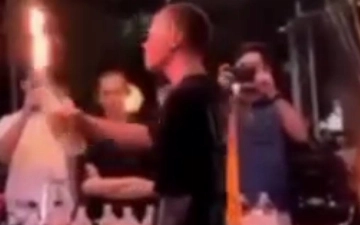В Ташкенте официант во время фаер-шоу получил ожоги