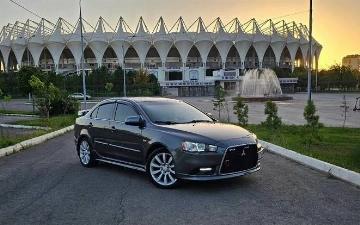 В Узбекистане очень дешево продают легендарный Mitsubishi Lancer в идеальном состоянии