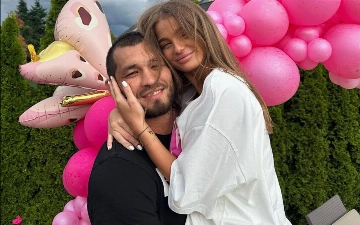 Махмуд Мурадов прилетел в Узбекистан с новой возлюбленной