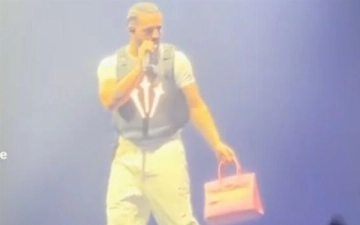 Дрейк подарил фанатке розовую сумку Hermès Birkin