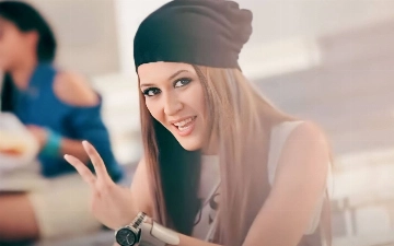 Подборка ярких клипов Лолы в 2000х годах