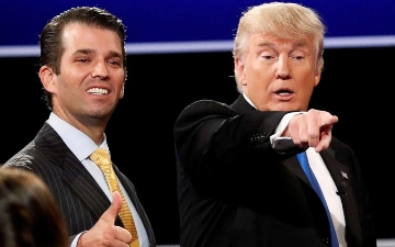 Сын Дональда Трампа запустил мерч с тюремным фото отца