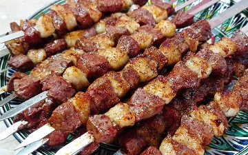 В Гиждуване хокимият запатентовал шашлык и запретил его готовить за пределами района