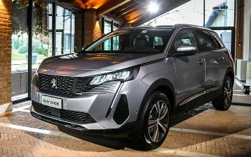 Peugeot 5008 нового поколения заметили на тестах
