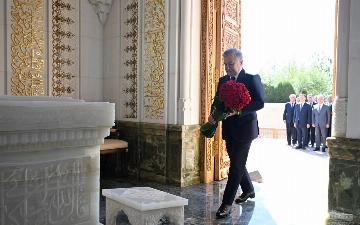 Шавкат Мирзиёев почтил память Ислама Каримова (фото)