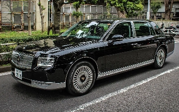 Toyota Century впервые показали спереди