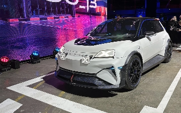 Фотошпионы заметили электрический хот-хэтч Alpine A290 на испытаниях