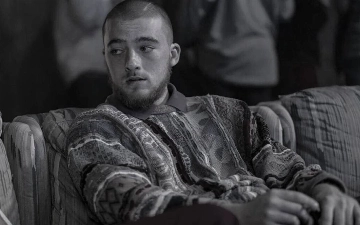 Режиссер «Эйфории» рассказал, как пытался спасти Ангуса Клауда от зависимости 