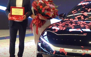 В официальном дилерском центре BYD Sergeli состоялась выдача пятитысячного автомобиля