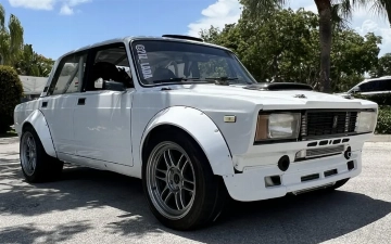 В США продают уникальную раллийную «пятерку» 1988 года