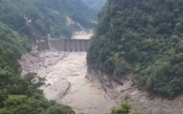 Страшное наводнение в Индии унесло жизни 40 человек (видео)