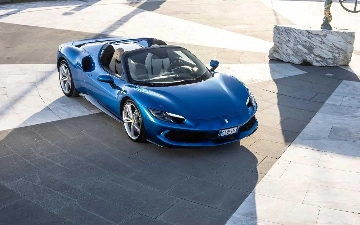 Гибридные модели Ferrari продавались лучше бензиновых машин