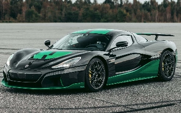 Rimac Nevera разогнался до 275 км/ч задним ходом