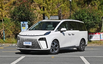 В Китае презентовали минивэн Maxus G70 с шезлонгом