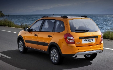 В LADA Granta появилась мультимедийная система с сенсорным экраном и сервисами Яндекс