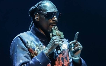 Снуп Догг официально заявил, что бросает курить