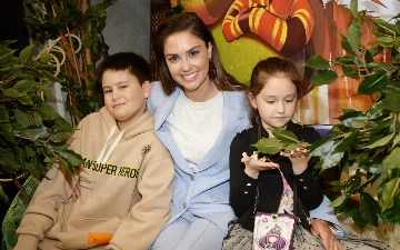 Агата Муцениеце уехала с детьми в Ригу после заявлений Павла Прилучного