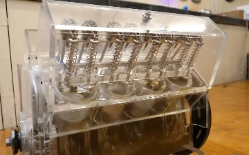 В сети показали полностью прозрачный двигатель V8