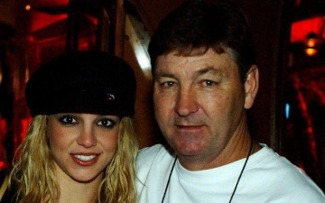 После ампутации ноги: Бритни Спирс не намерена мириться со своим отцом