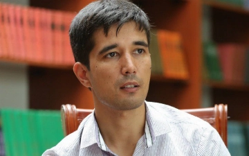 Ученый-лингвист выступил за полное упрощение узбекского алфавита